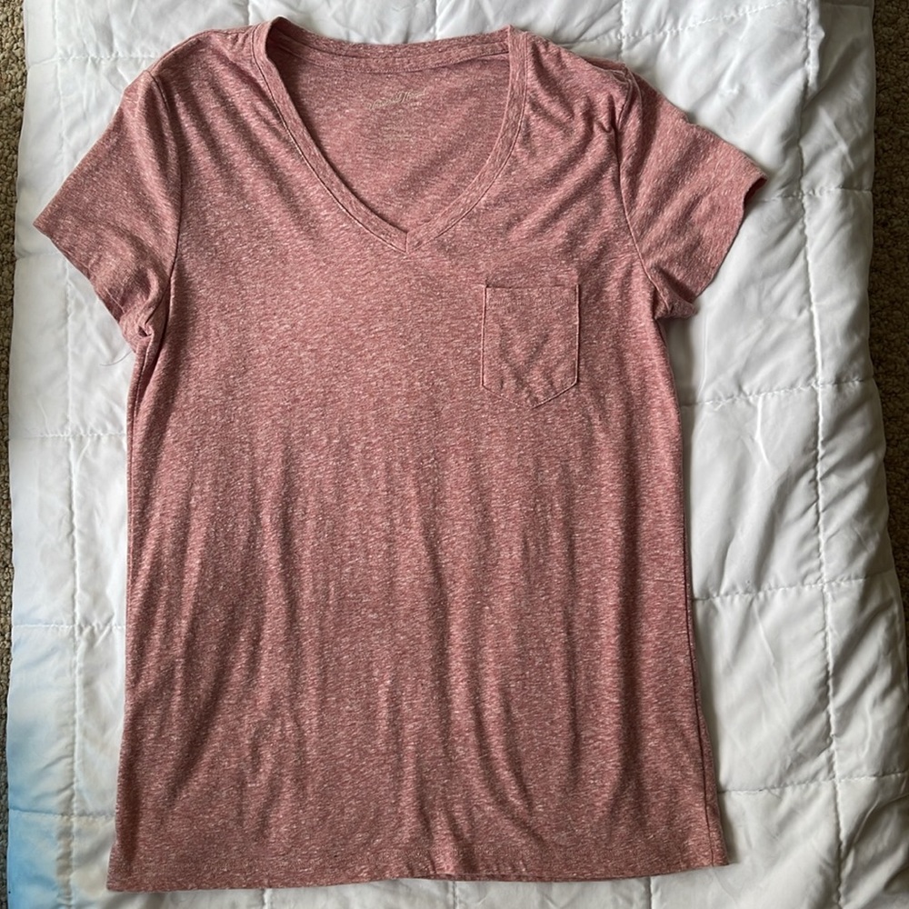 Basic mauve v-neck tee